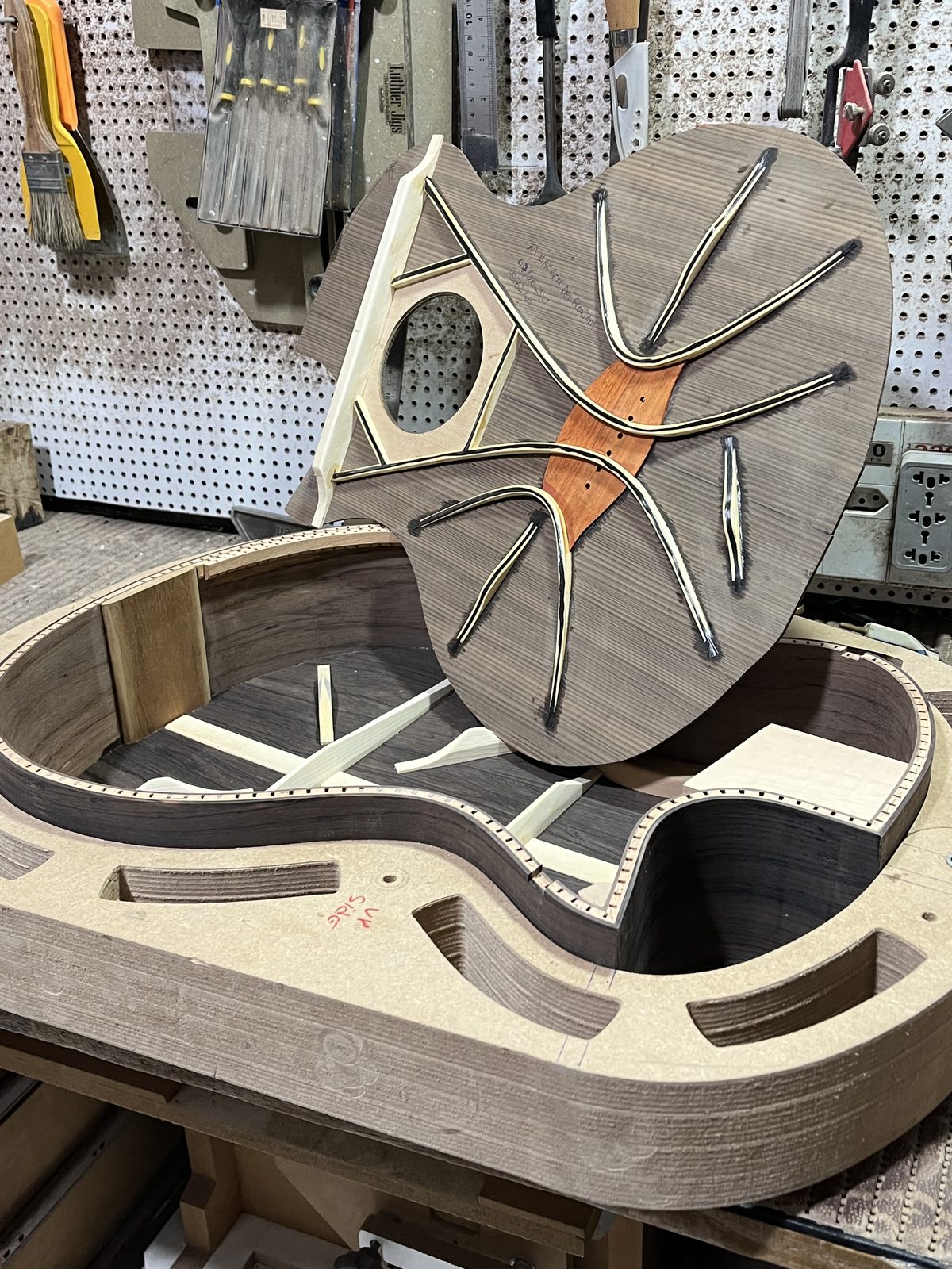 Violão Eclipse Nº 02 em construção